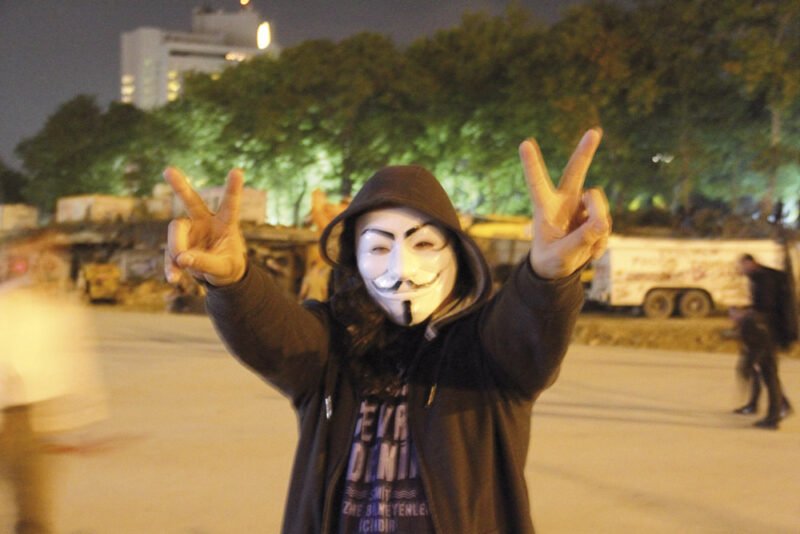 Taksim_Square_Guy_Fawkes_mask,_4_June_2013