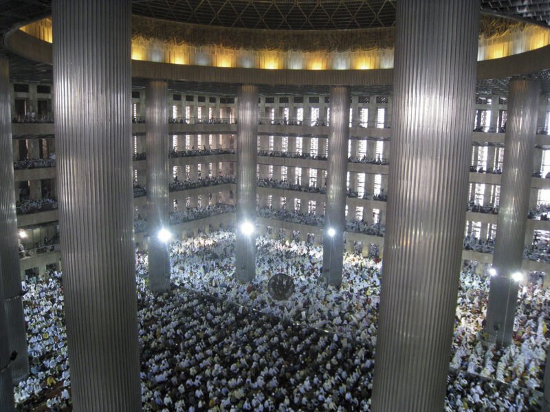 Istiqlal_Mosque_Eid_ul_Fitr_Jamaah_2