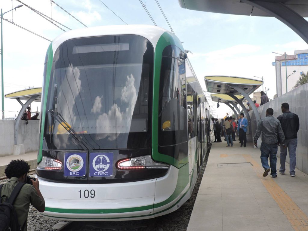 Addis Abeban julkista liikennettä. KUVA: TURTLEWONG, WIKIMEDIA COMMONS.