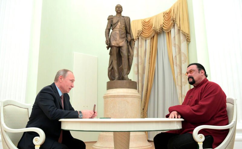 Steven_Seagal_with_Vladimir_Putin_November_2016