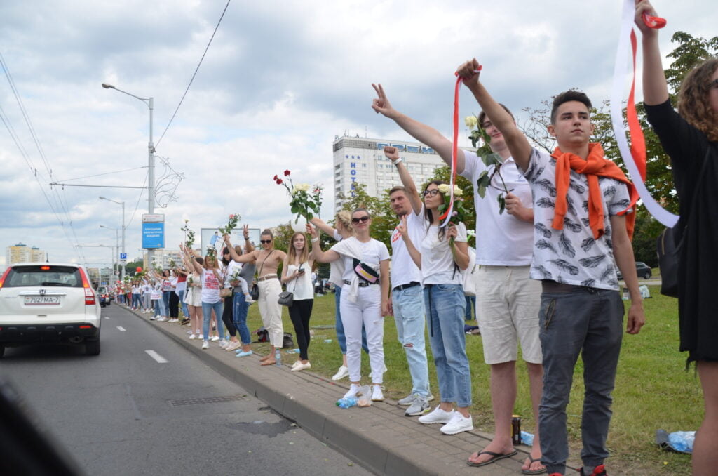 Valko-Venäjä: kaupunkilaisnuoret protestiliikkeen etulinjassa