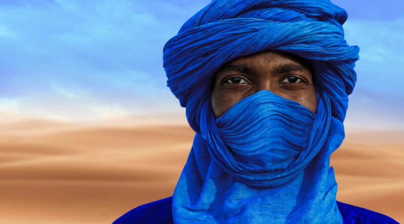 kuva03__timbuktu-mali-02september2011-tuareg-posing-600w-1454692886