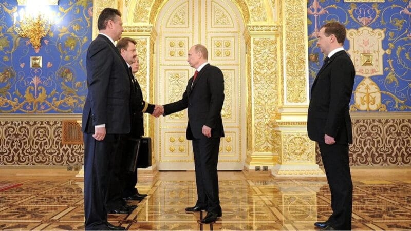 Vladimir Putin ottaa strategisten ydinaseiden hallinnan palattuaan presidentin virkaan 7. toukokuuta 2012. Kuva: Kreml