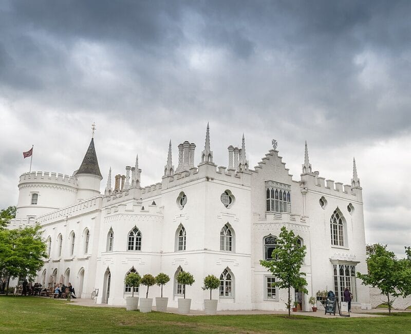 Horace Walpolen uusgoottilainen linna Strawberry Hill House Lontoon Twickenhamissa